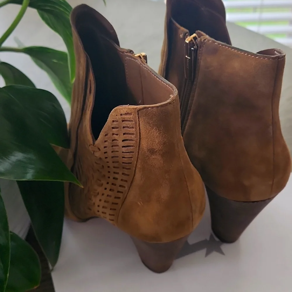 Tan suede booties - Picture 1 of 6